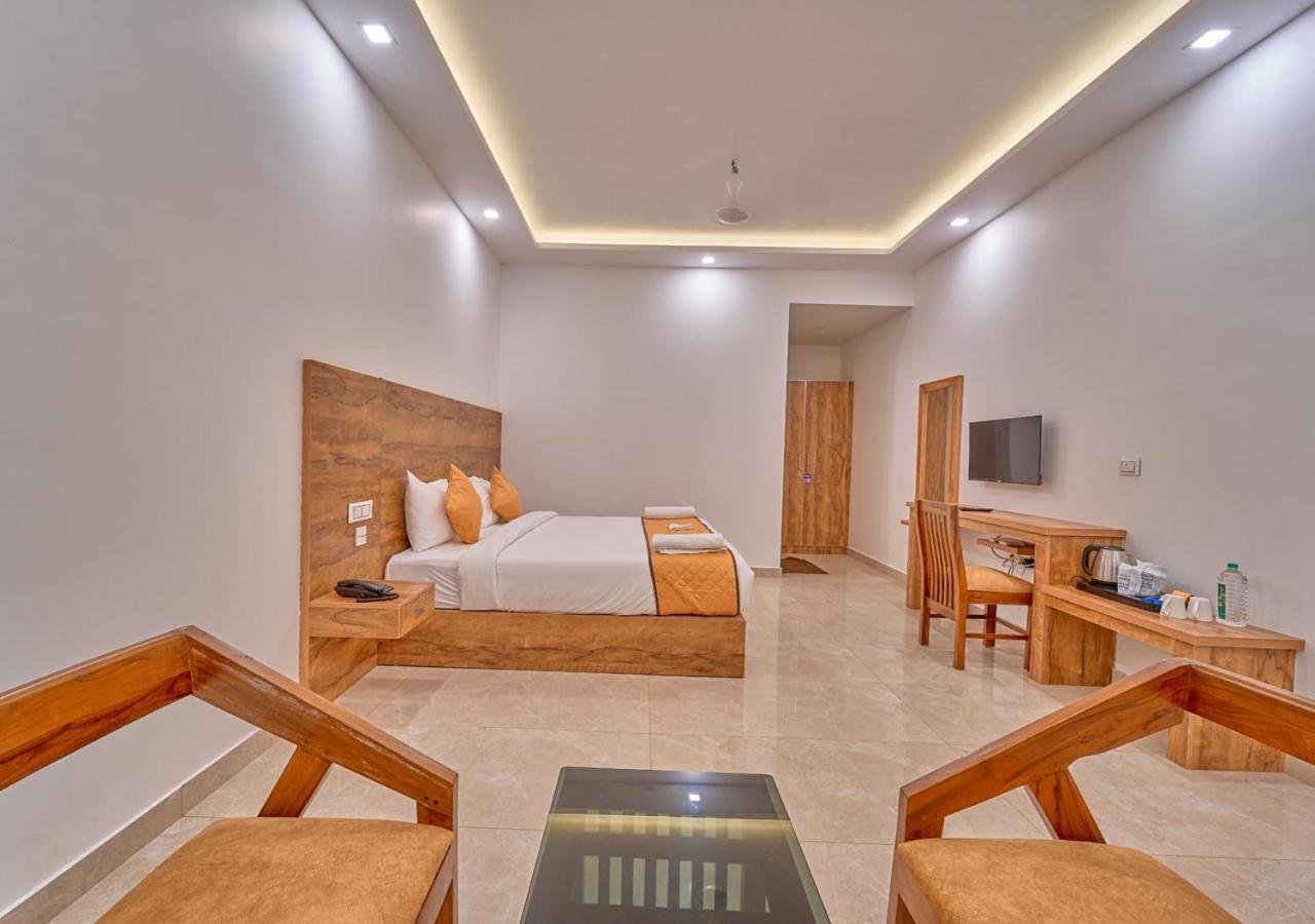 Ice Mist Pool Resort Munnar By Voye Homes Exterior photo